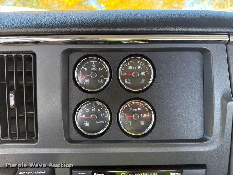 image for item YA5544 2023 Peterbilt 579 semi truck
