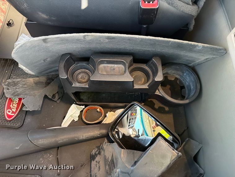 image for item YA5544 2023 Peterbilt 579 semi truck