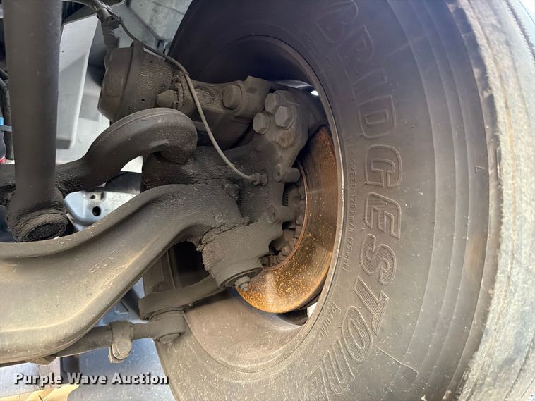 image for item YA5544 2023 Peterbilt 579 semi truck