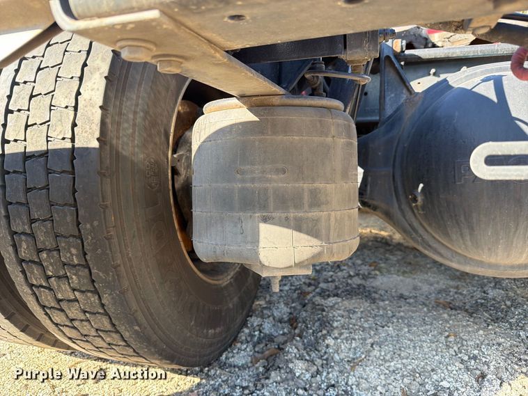 image for item YA5544 2023 Peterbilt 579 semi truck