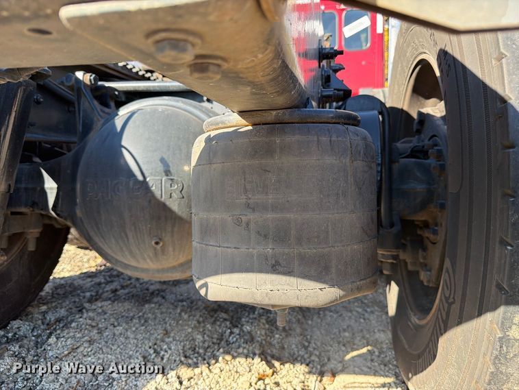 image for item YA5544 2023 Peterbilt 579 semi truck
