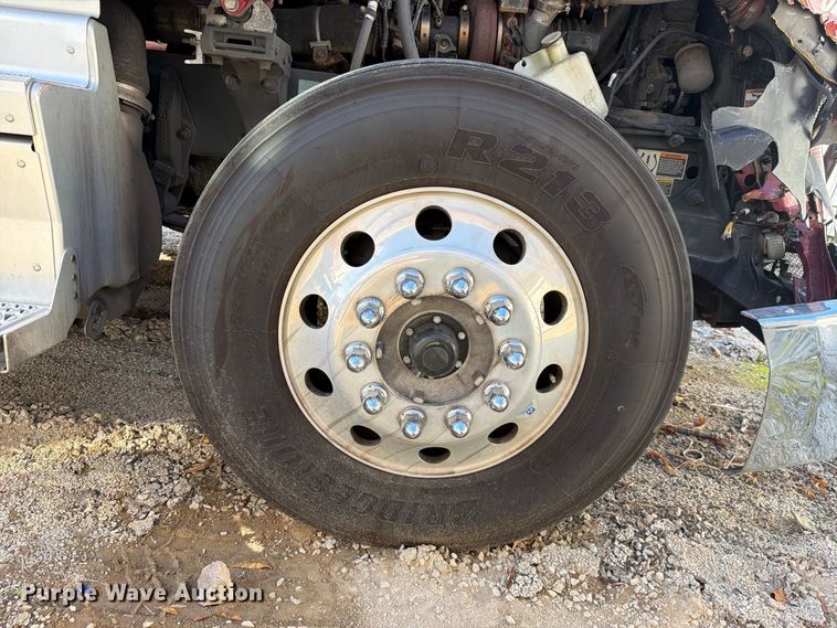 image for item YA5544 2023 Peterbilt 579 semi truck