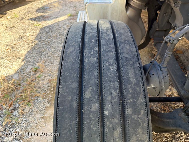 image for item YA5544 2023 Peterbilt 579 semi truck
