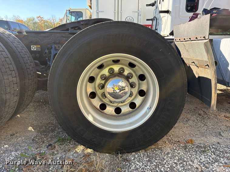 image for item YA5544 2023 Peterbilt 579 semi truck