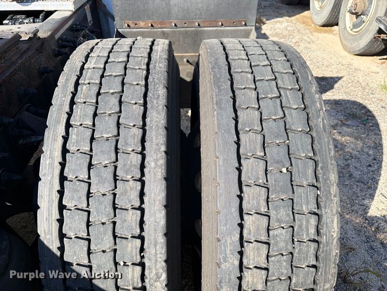 image for item YA5544 2023 Peterbilt 579 semi truck