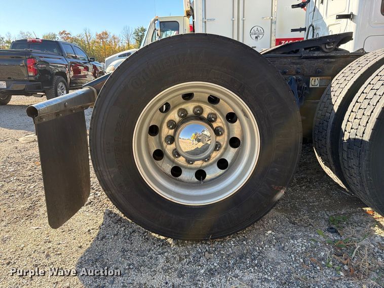 image for item YA5544 2023 Peterbilt 579 semi truck