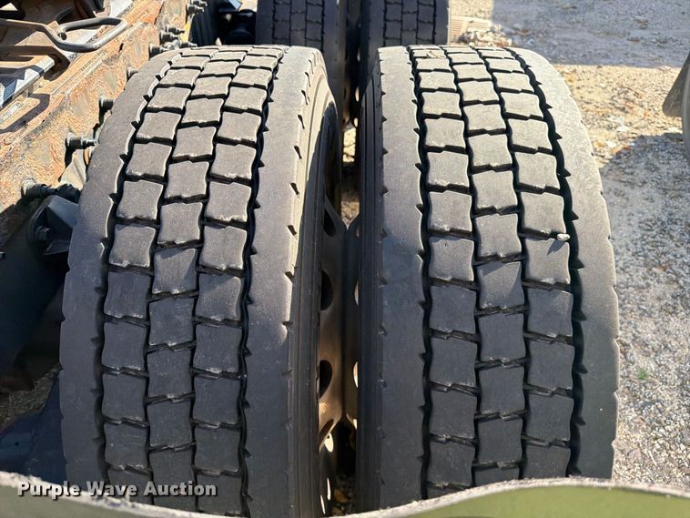 image for item YA5544 2023 Peterbilt 579 semi truck