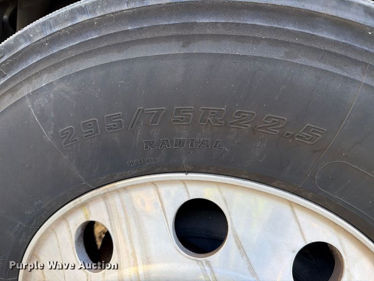 image for item YA5544 2023 Peterbilt 579 semi truck