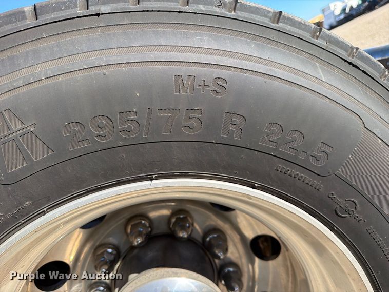 image for item YA5544 2023 Peterbilt 579 semi truck
