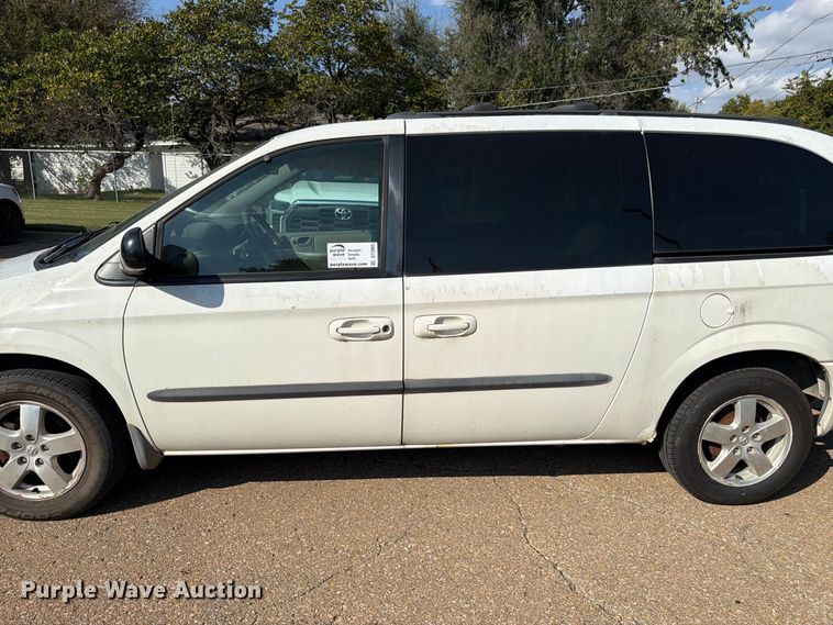 image for item DT3065 2003 Dodge Grand Caravan van