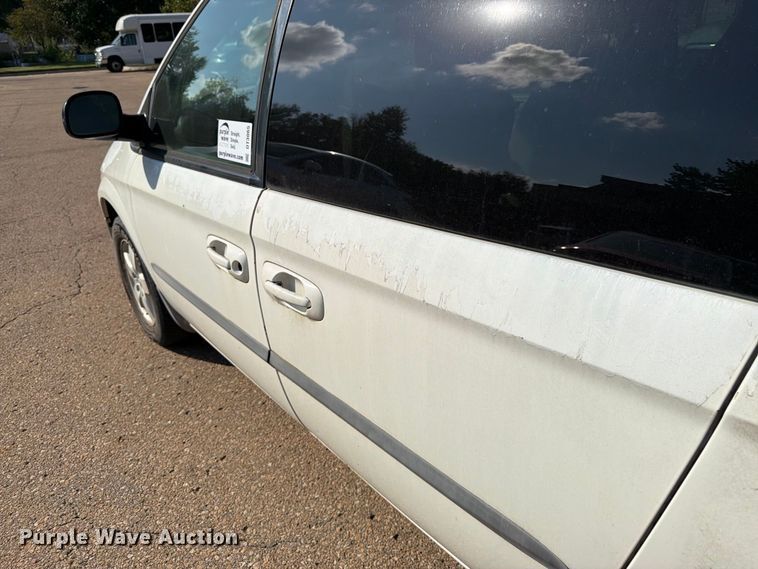 image for item DT3065 2003 Dodge Grand Caravan van