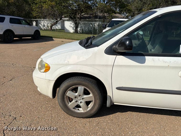 image for item DT3065 2003 Dodge Grand Caravan van