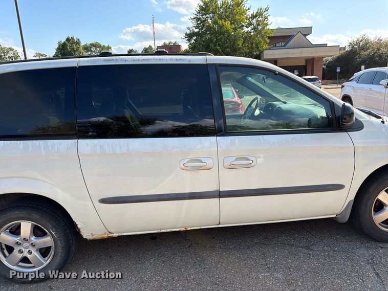 image for item DT3065 2003 Dodge Grand Caravan van