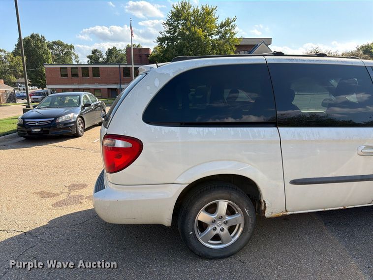 image for item DT3065 2003 Dodge Grand Caravan van