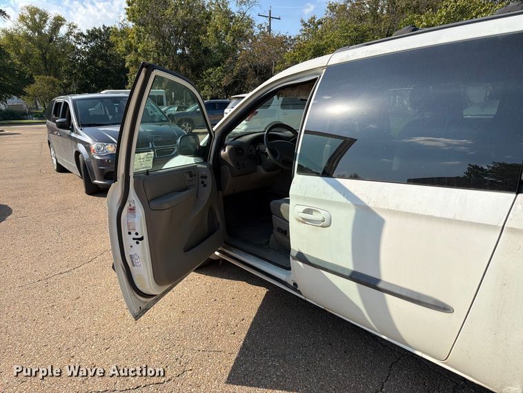 image for item DT3065 2003 Dodge Grand Caravan van