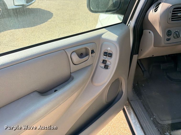 image for item DT3065 2003 Dodge Grand Caravan van
