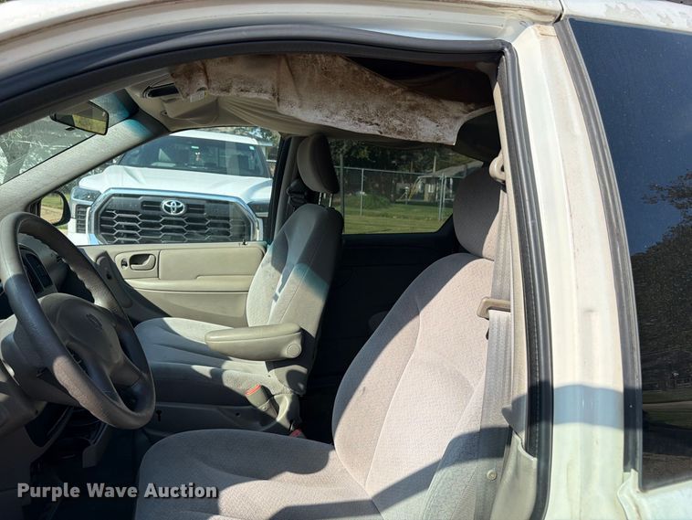 image for item DT3065 2003 Dodge Grand Caravan van