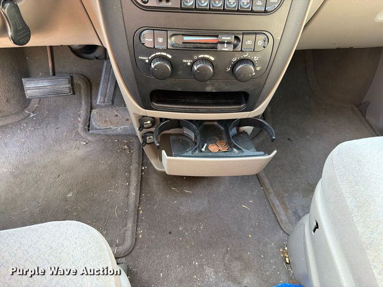 image for item DT3065 2003 Dodge Grand Caravan van
