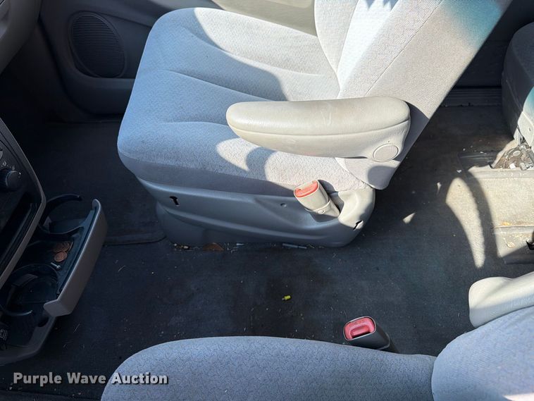 image for item DT3065 2003 Dodge Grand Caravan van