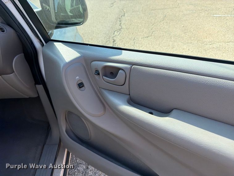 image for item DT3065 2003 Dodge Grand Caravan van