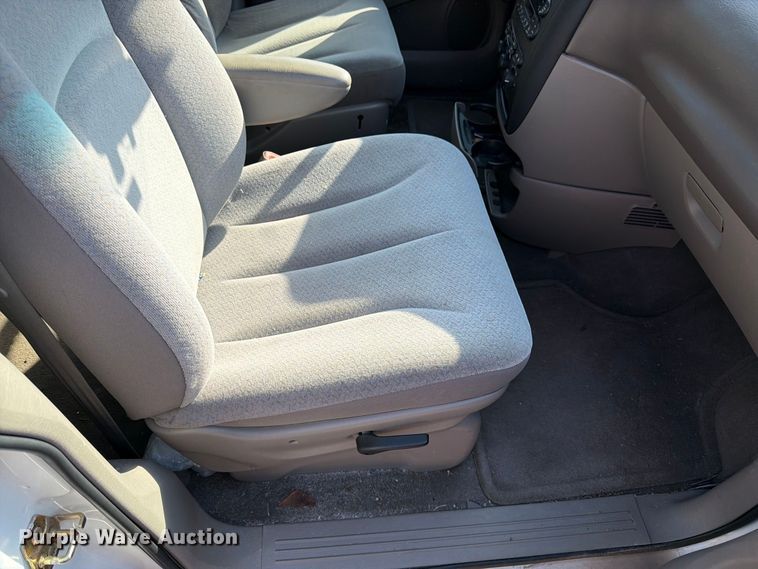 image for item DT3065 2003 Dodge Grand Caravan van