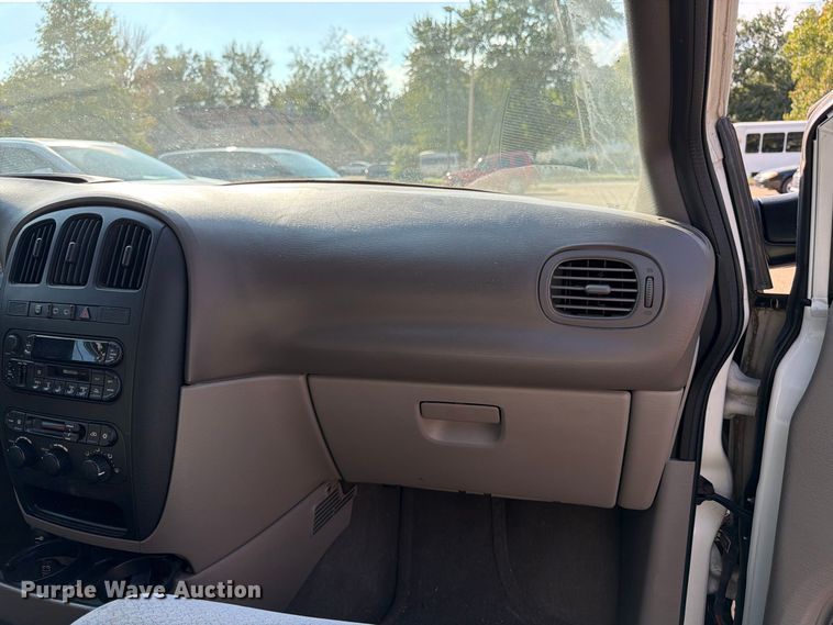 image for item DT3065 2003 Dodge Grand Caravan van