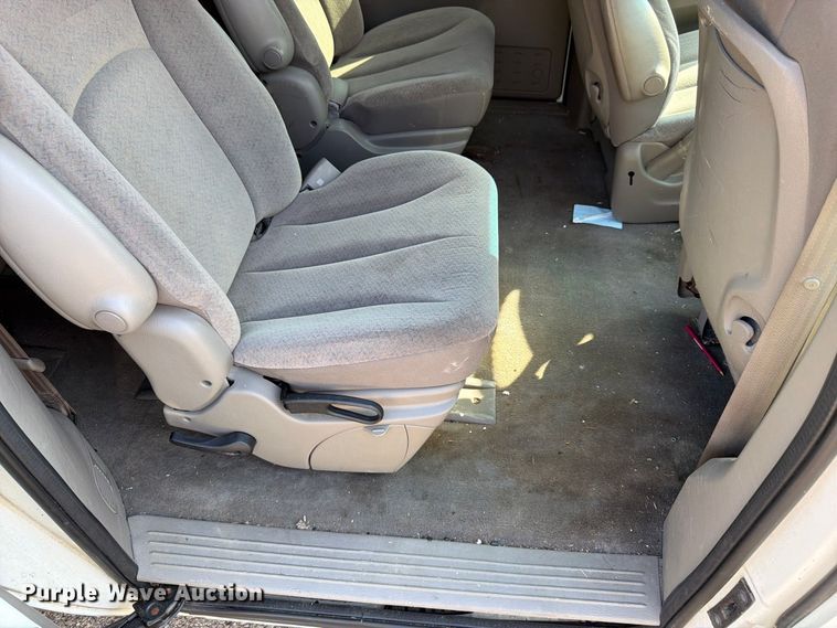 image for item DT3065 2003 Dodge Grand Caravan van