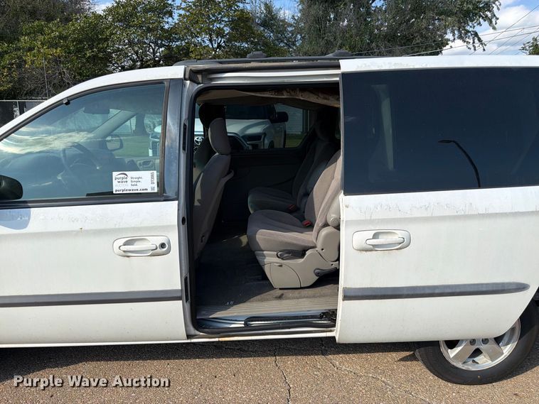 image for item DT3065 2003 Dodge Grand Caravan van