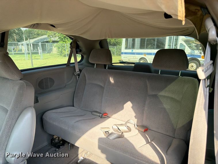 image for item DT3065 2003 Dodge Grand Caravan van