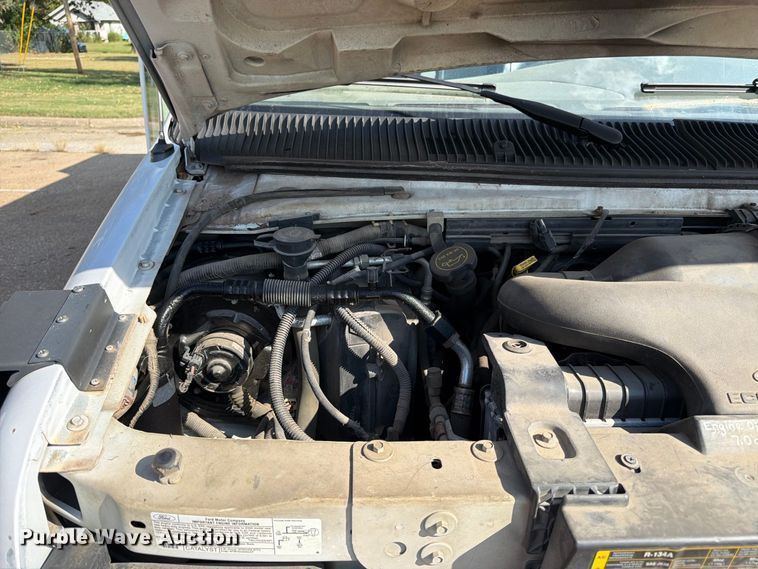 image for item DT3066 2006 Ford E350 Super Duty shuttle bus