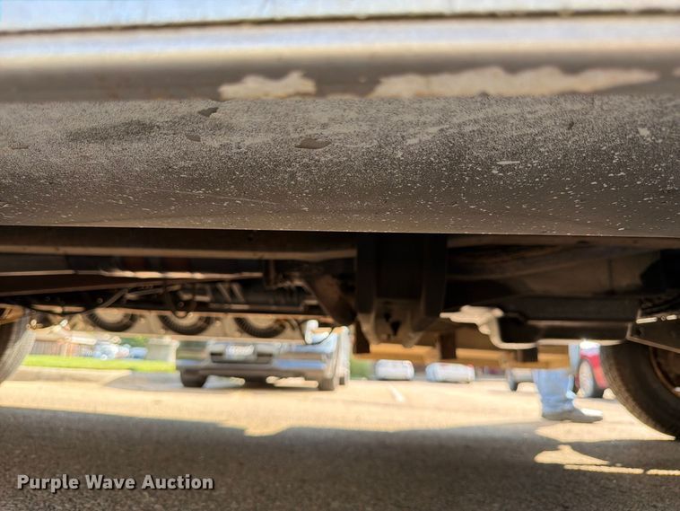 image for item DT3066 2006 Ford E350 Super Duty shuttle bus