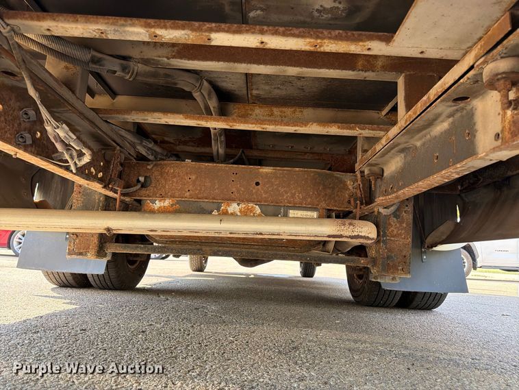 image for item DT3066 2006 Ford E350 Super Duty shuttle bus
