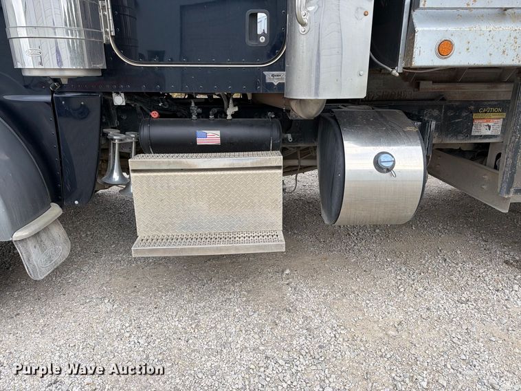 image for item DT3076 2012 Peterbilt 388 dump truck