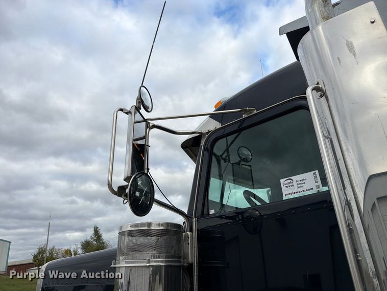 image for item DT3076 2012 Peterbilt 388 dump truck