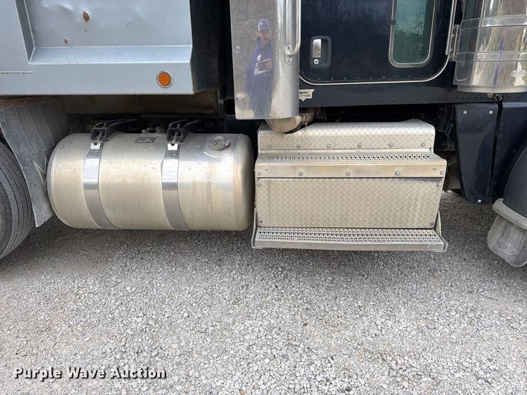 image for item DT3076 2012 Peterbilt 388 dump truck
