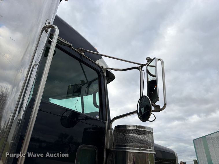 image for item DT3076 2012 Peterbilt 388 dump truck