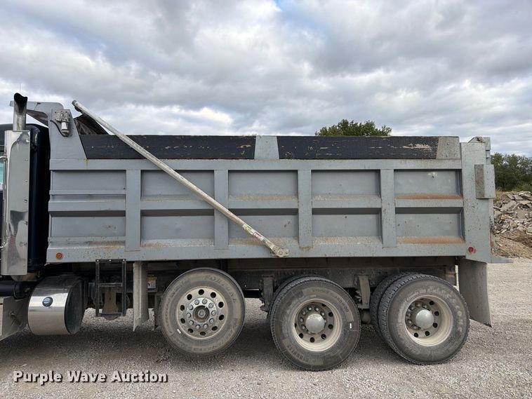 image for item DT3076 2012 Peterbilt 388 dump truck