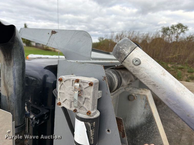 image for item DT3076 2012 Peterbilt 388 dump truck