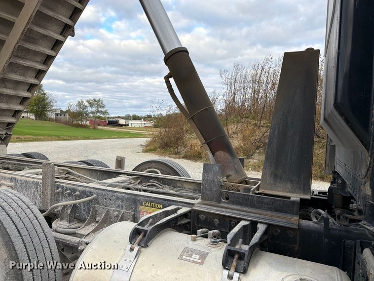 image for item DT3076 2012 Peterbilt 388 dump truck