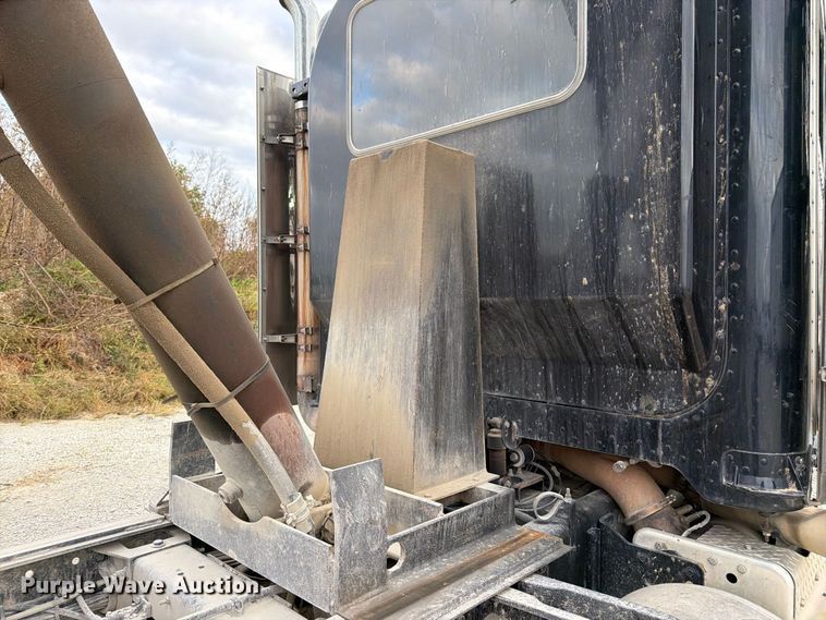 image for item DT3076 2012 Peterbilt 388 dump truck