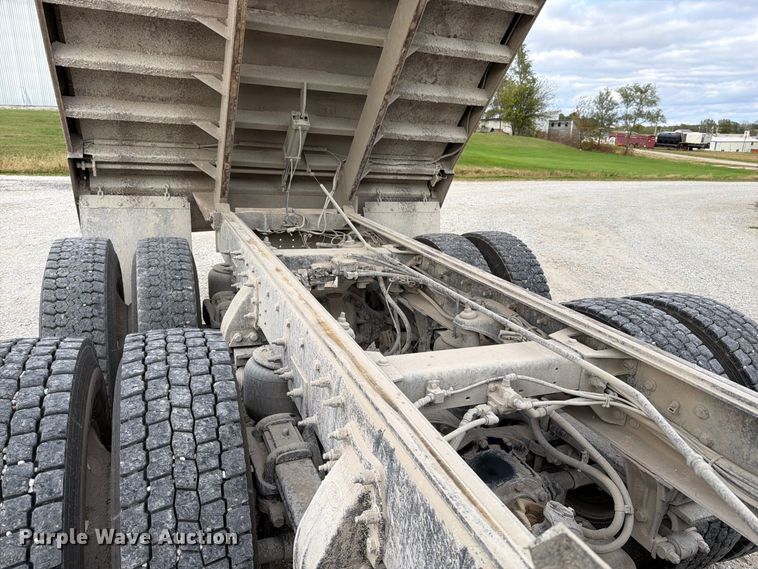 image for item DT3076 2012 Peterbilt 388 dump truck