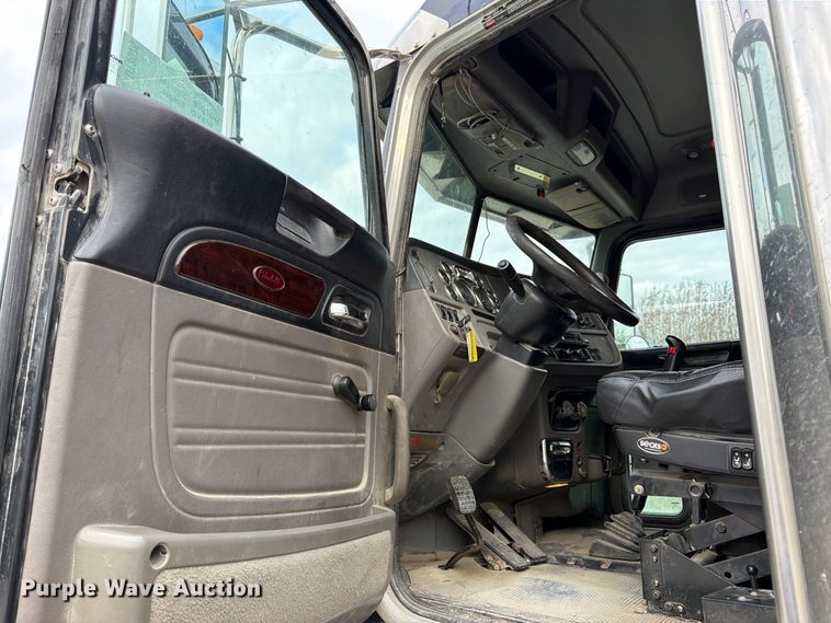 image for item DT3076 2012 Peterbilt 388 dump truck