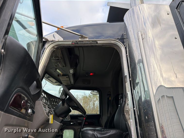 image for item DT3076 2012 Peterbilt 388 dump truck