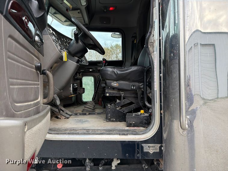 image for item DT3076 2012 Peterbilt 388 dump truck