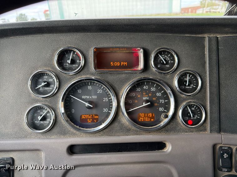 image for item DT3076 2012 Peterbilt 388 dump truck