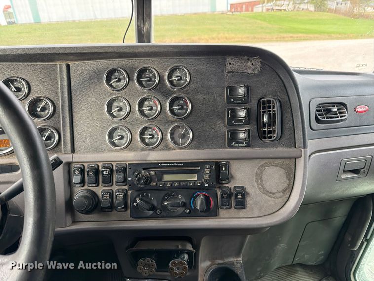 image for item DT3076 2012 Peterbilt 388 dump truck