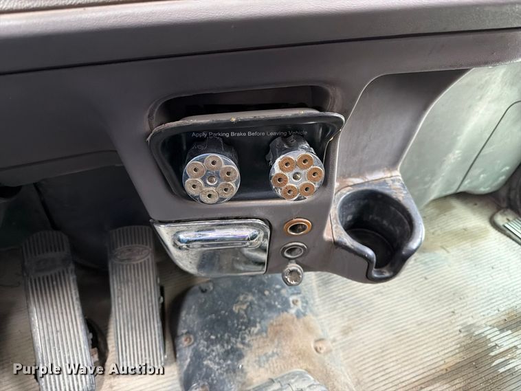 image for item DT3076 2012 Peterbilt 388 dump truck