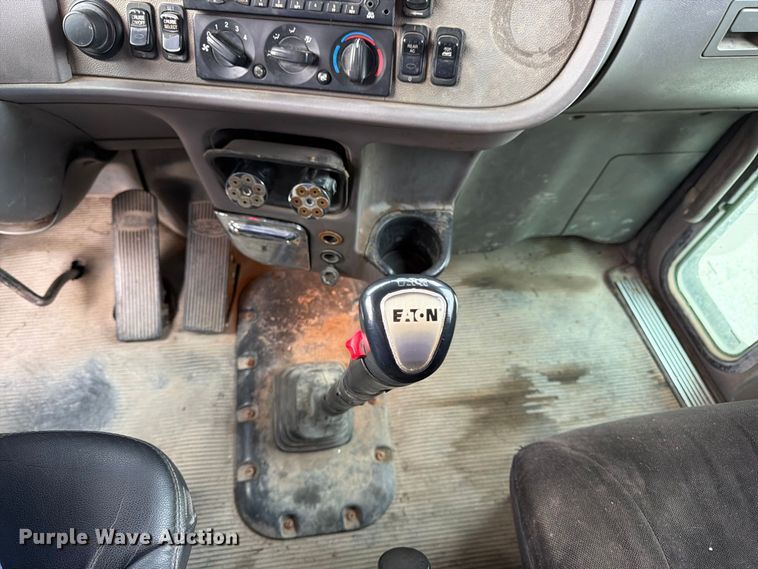 image for item DT3076 2012 Peterbilt 388 dump truck