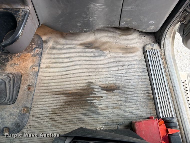 image for item DT3076 2012 Peterbilt 388 dump truck