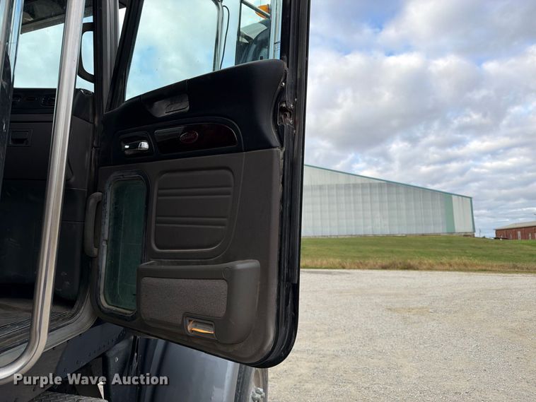 image for item DT3076 2012 Peterbilt 388 dump truck
